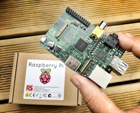Scratch_Raspberry_na_mao-550x445.jpg